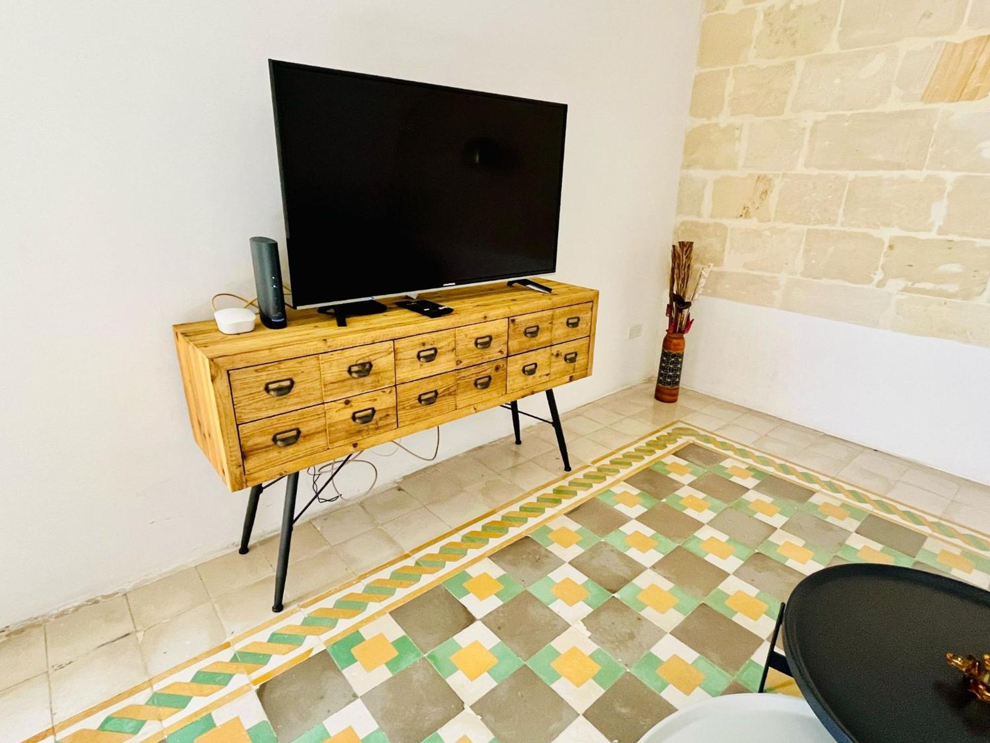 Cozy Charming Apartment In Old Bakery Street Valletta Exterior foto